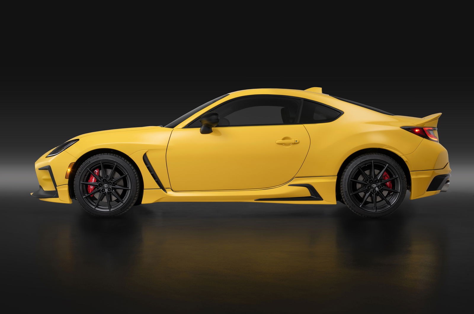 Toyota GR86 Yuzu Edition - side