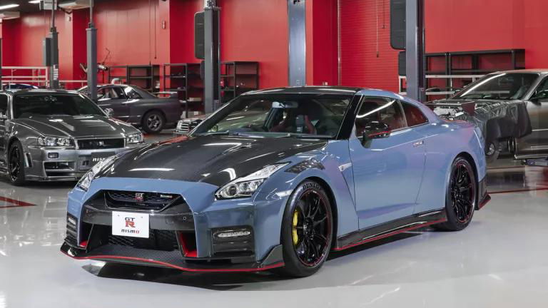 2022 Nissan GT-R Nismo Shows Off Its New Naked Carbon Bonnet