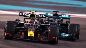 Classic F1 V10 Noise Makes Verstappen & Hamilton’s Battle Even Better