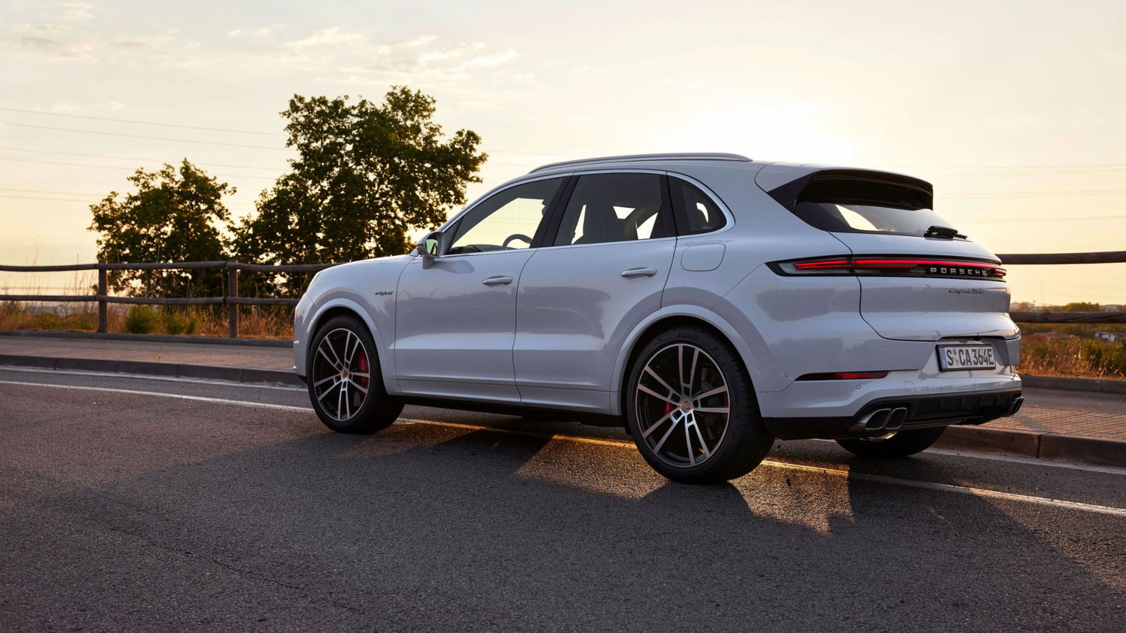 Bloody Hell - The Porsche Cayenne Turbo E-Hybrid Develops 728bhp