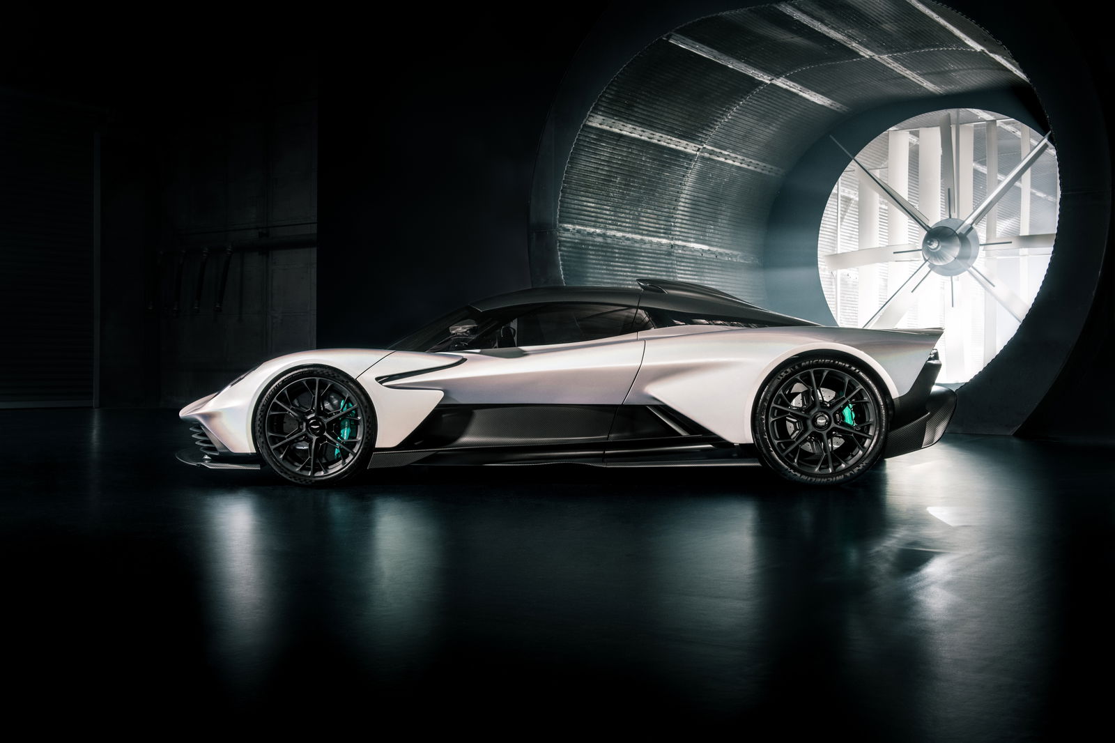 Aston Martin Valhalla - side