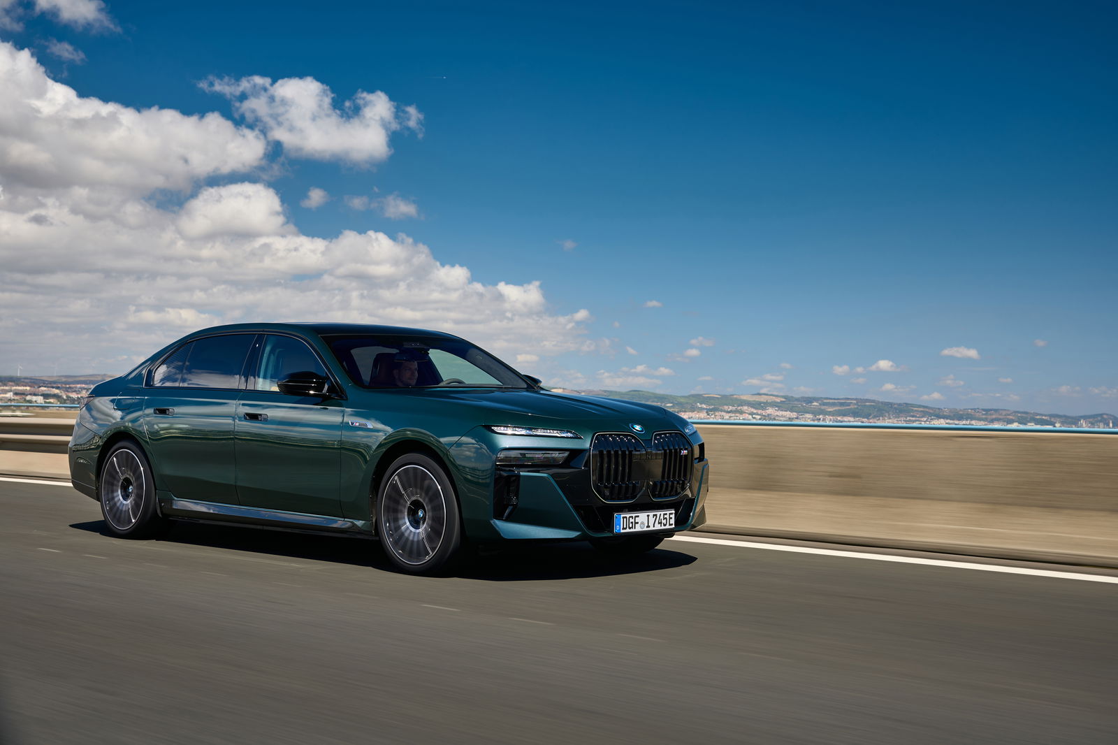 BMW i7 M70 Review: The 650bhp, 811lb ft Limo That Makes You Swear