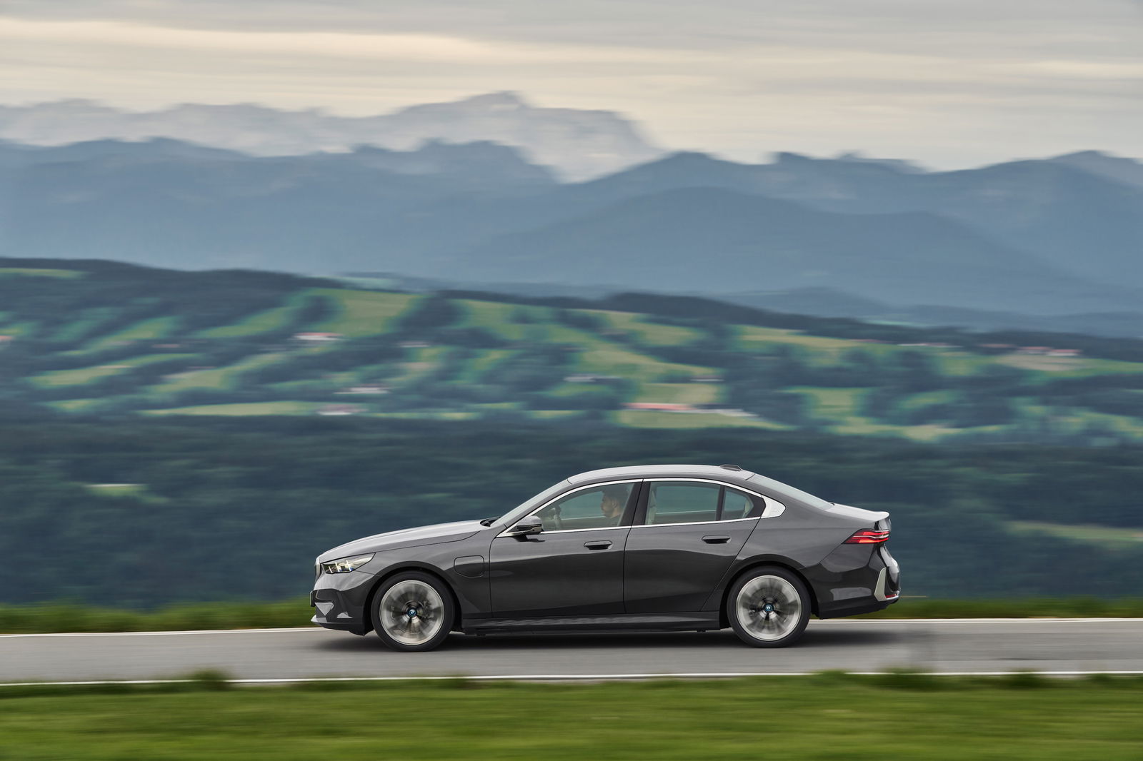 BMW 530e plug-in hybrid - driving