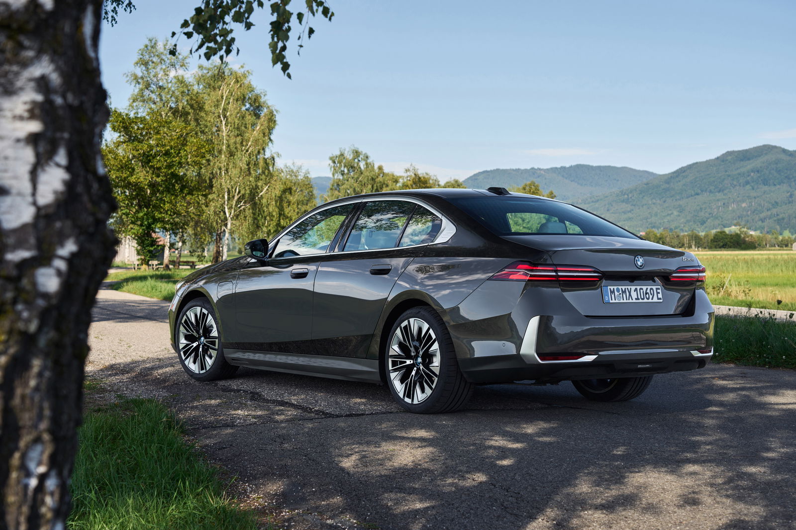 The BMW 550e PHEV Develops Nearly 500bhp