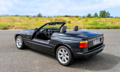 Black BMW Z1