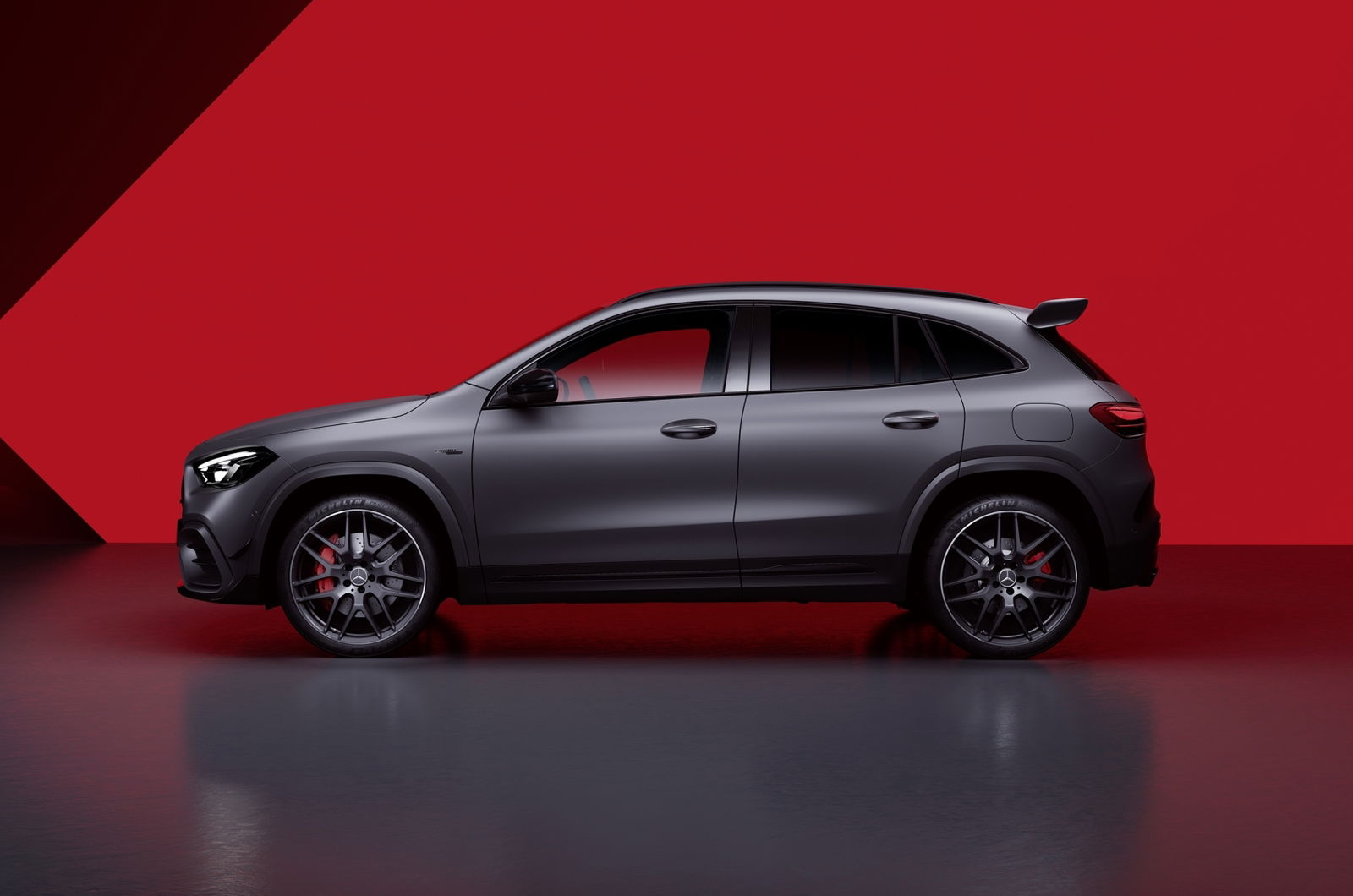 Mercedes-AMG GLA45 facelift - side