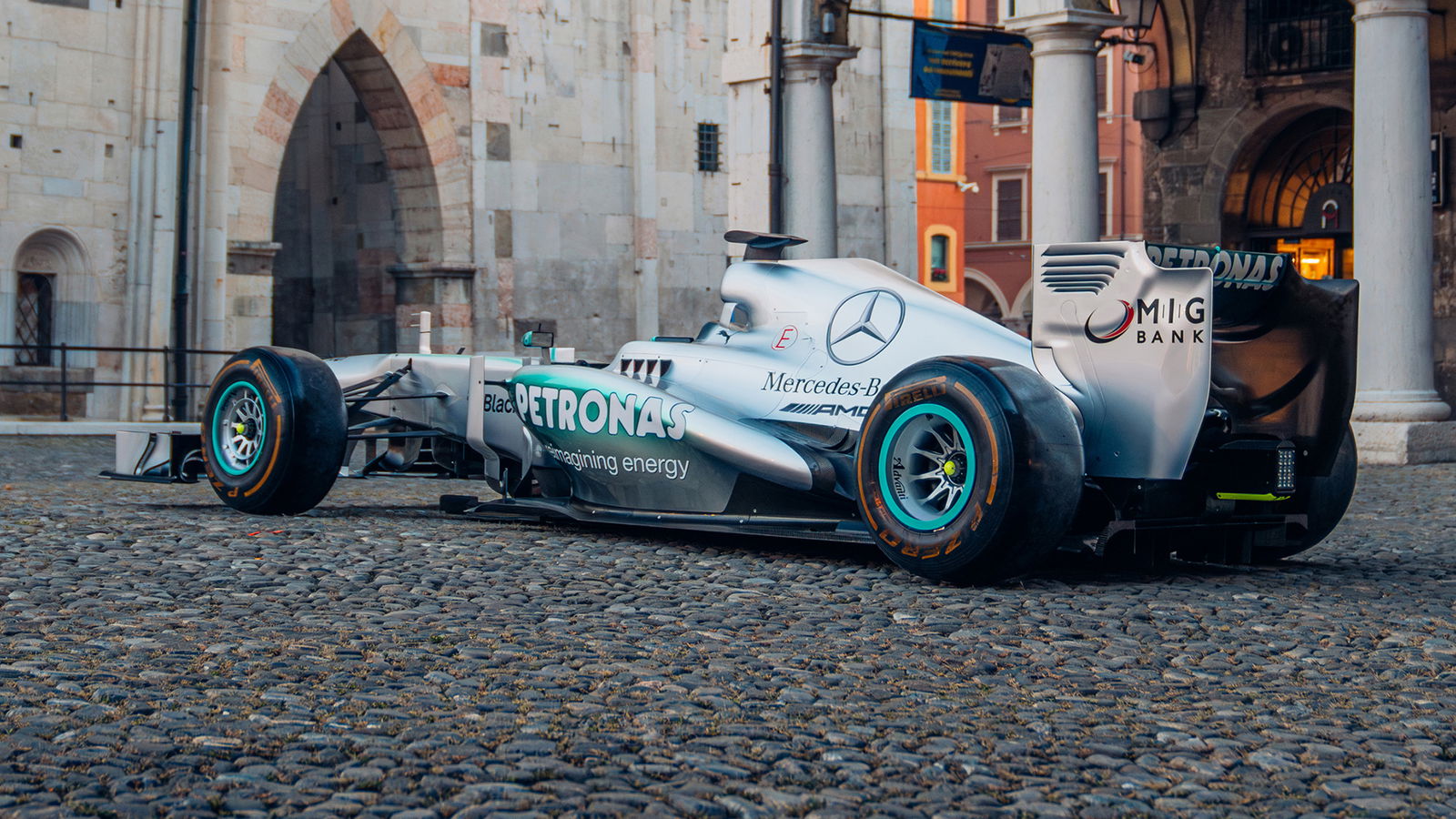 Hamilton raced this W04 at 14 of 19 Grand Prixs in 2013