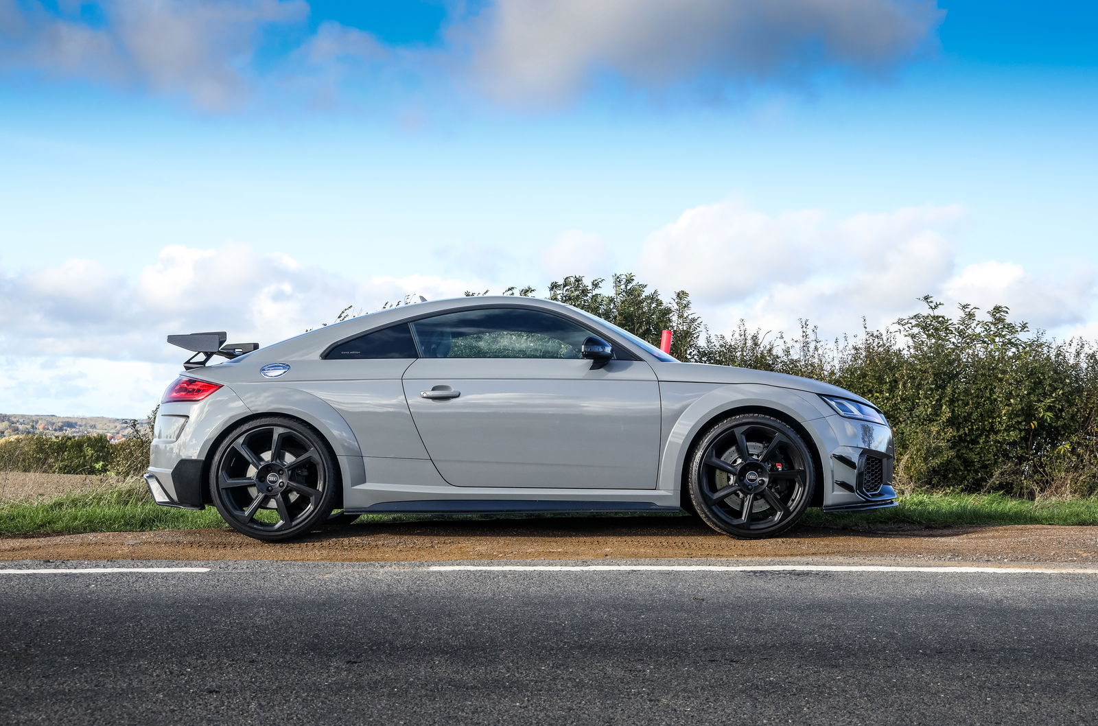 Audi TT RS Iconic Edition - side