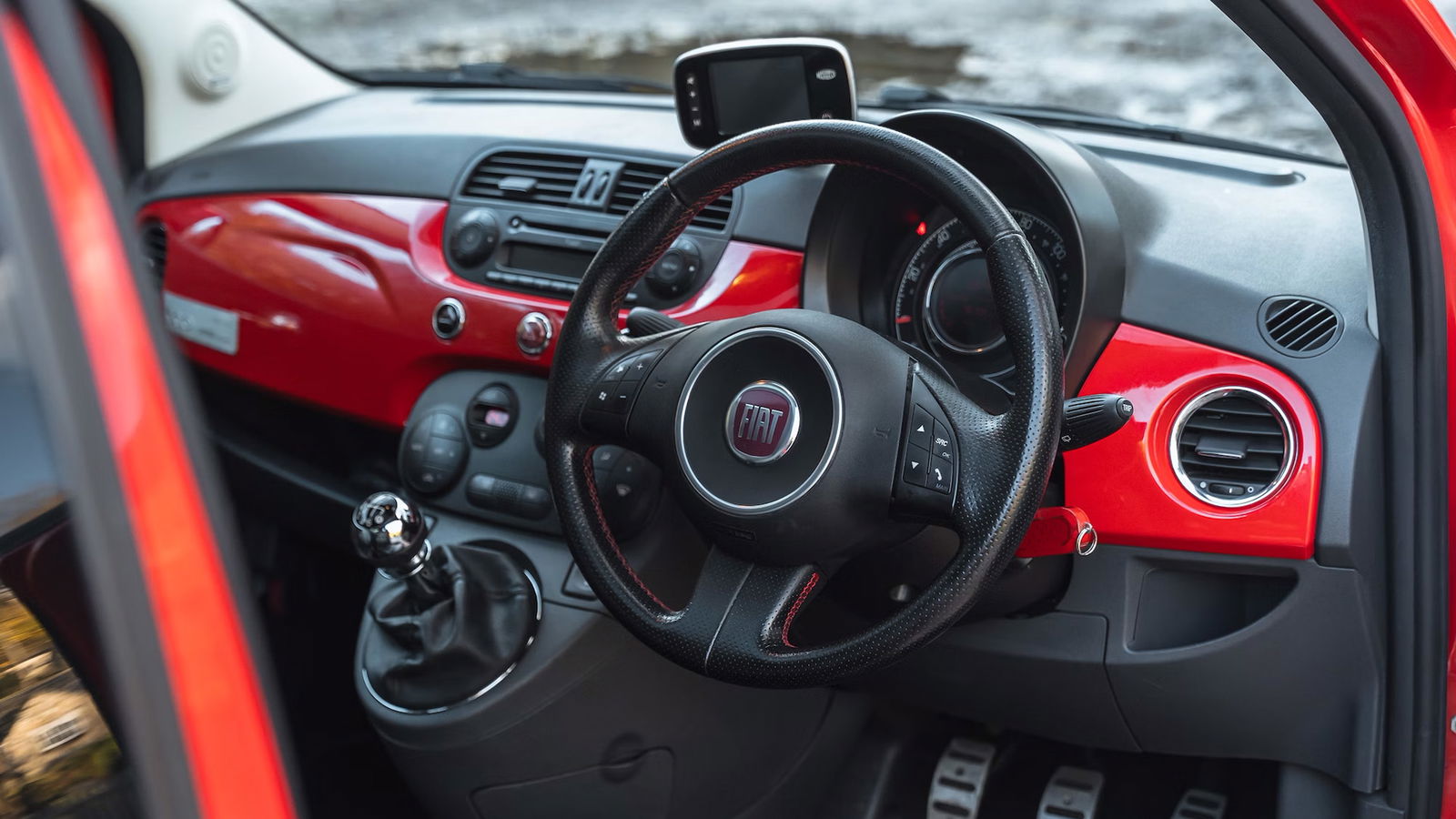 There's even a Rosso Corsa dash insert