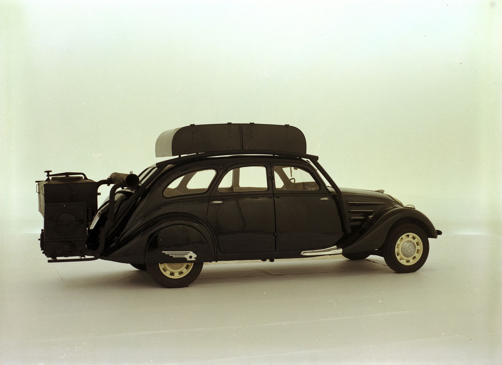 Peugeot 402 Gazogene - rear