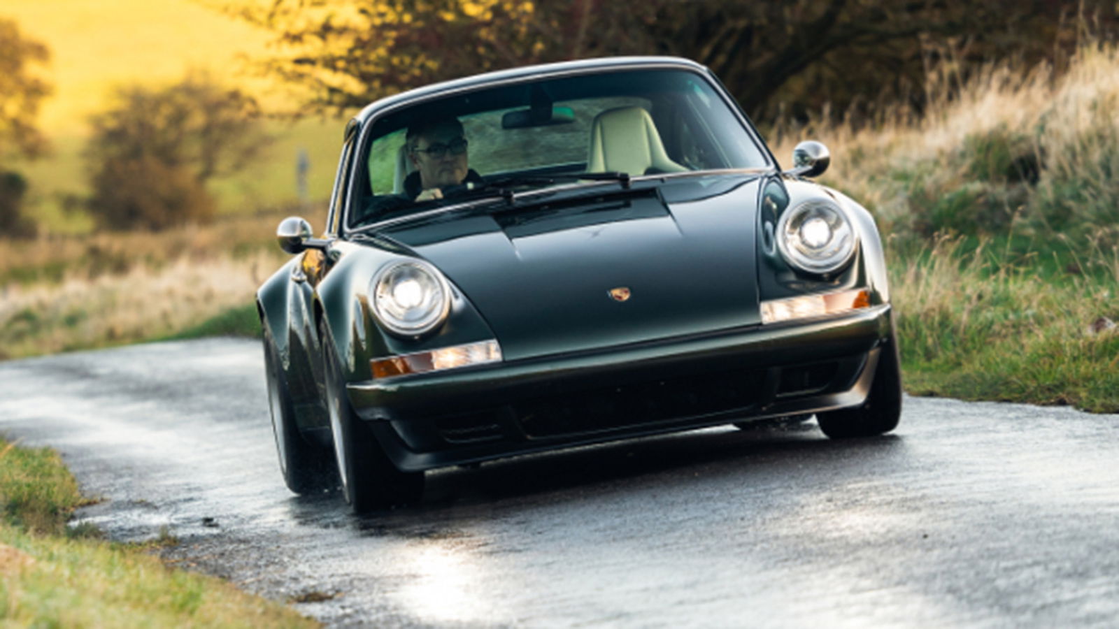 This 964 uses a full carbon body