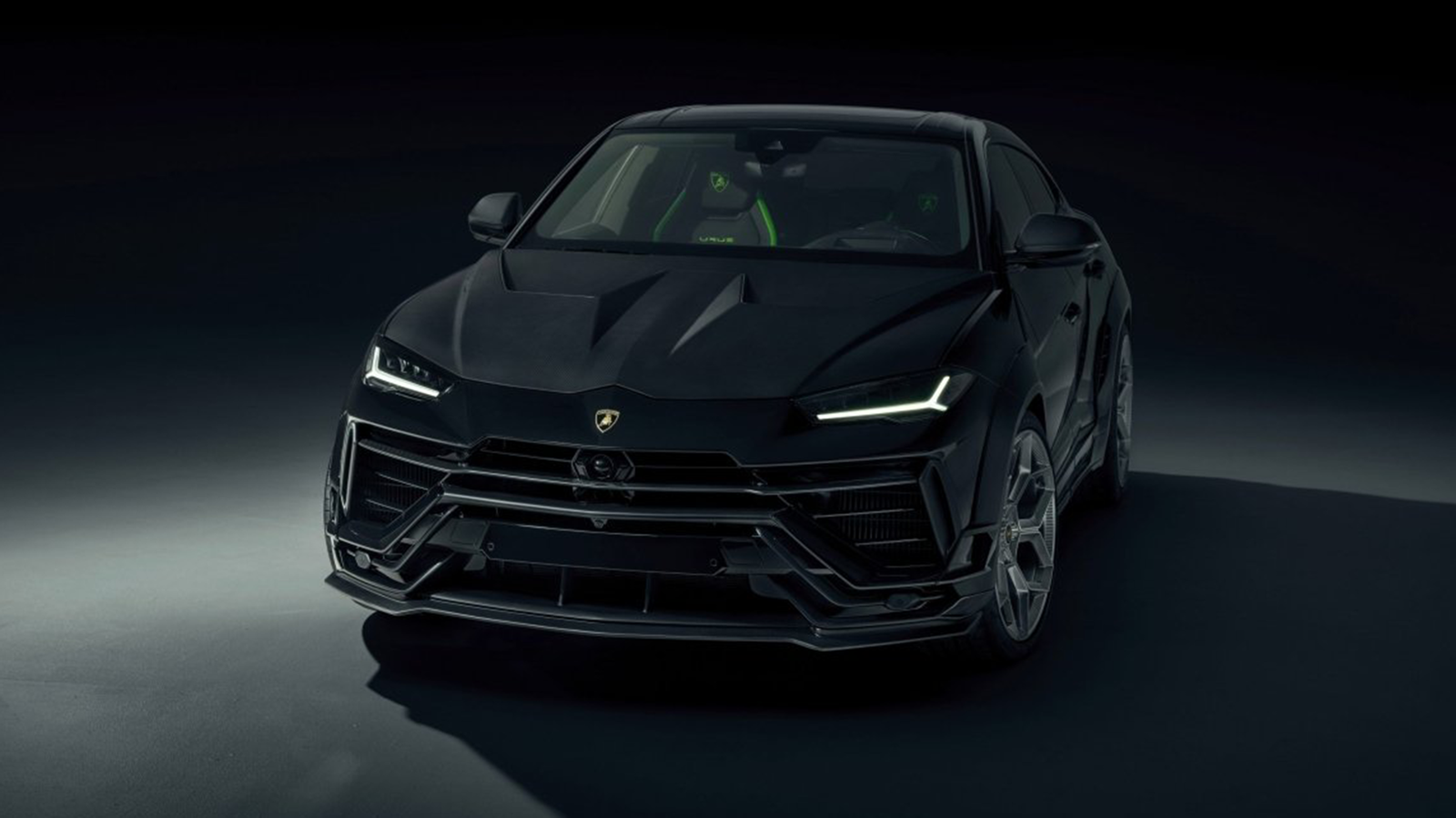 The exposed carbon bonnet can be painted, but why would you?