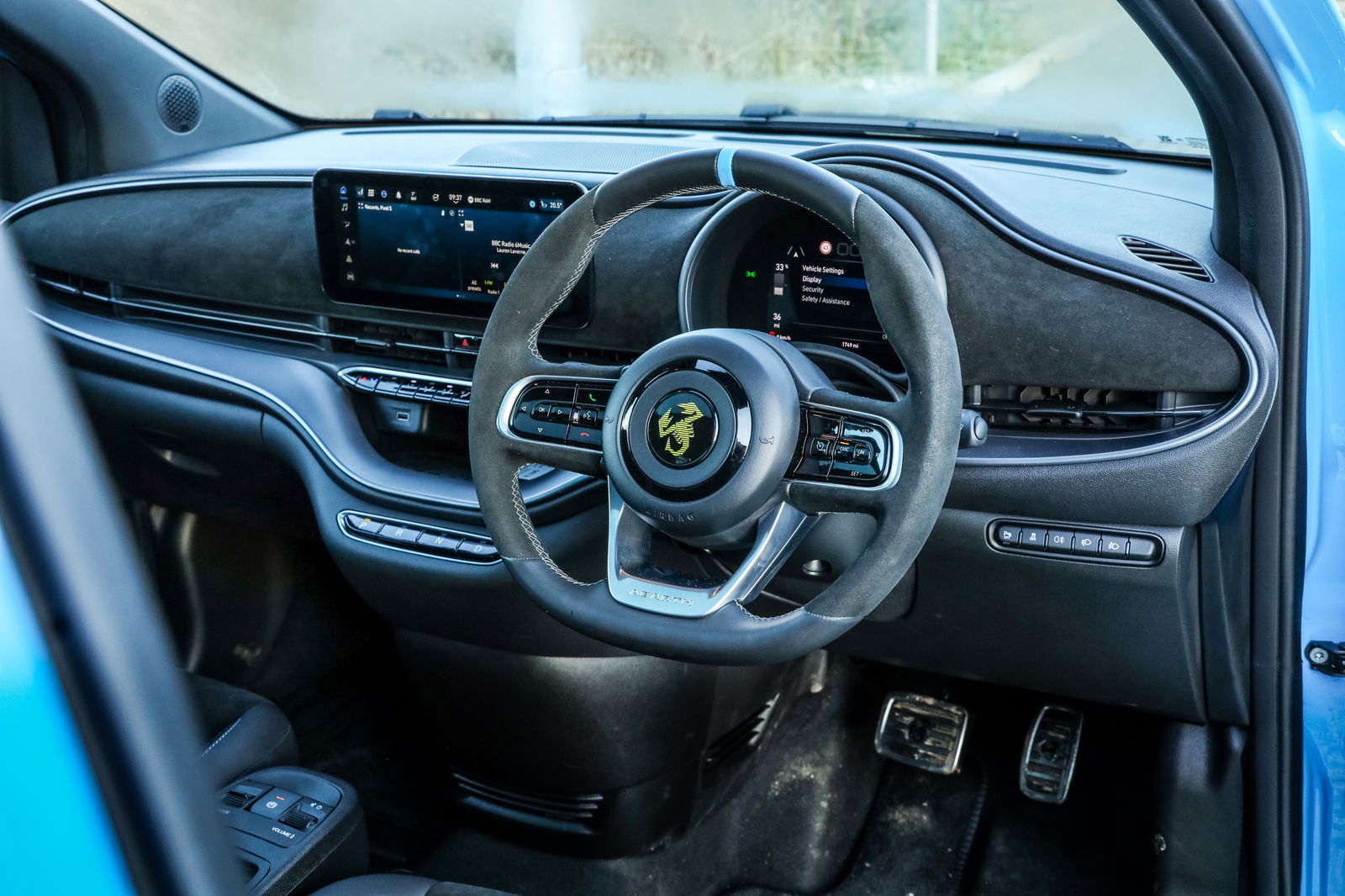 Abarth 500e - interior