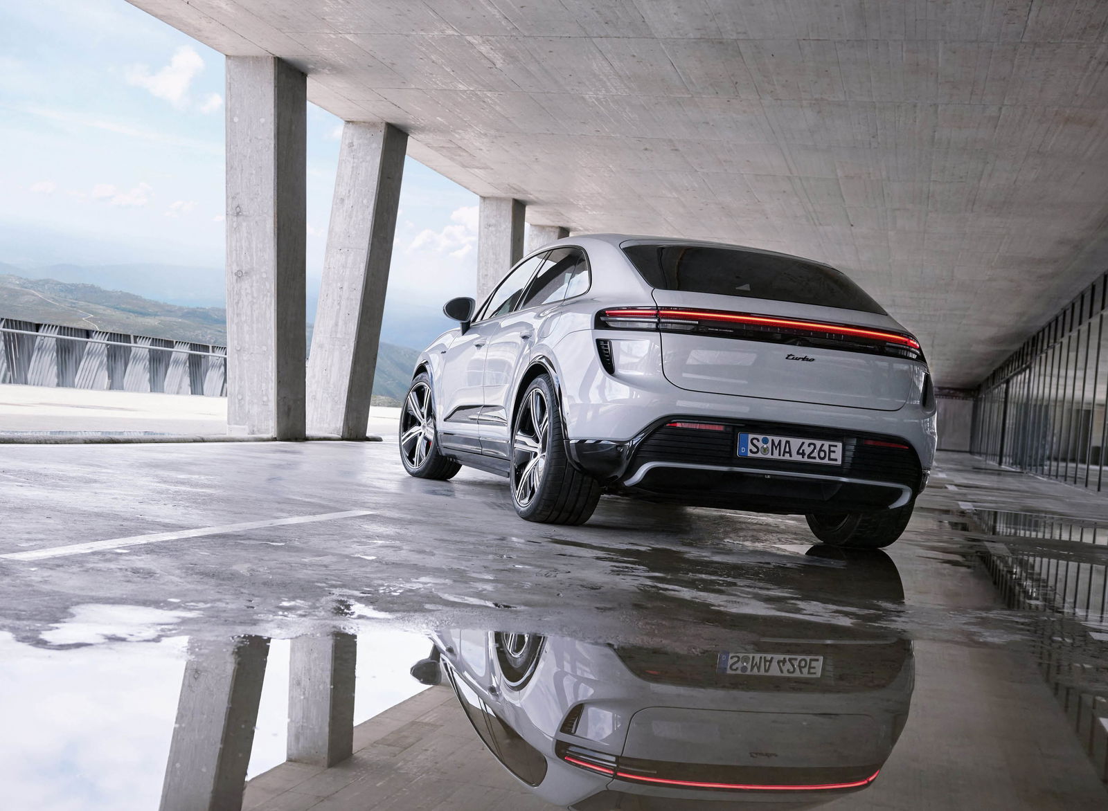 Porsche Macan Turbo - rear