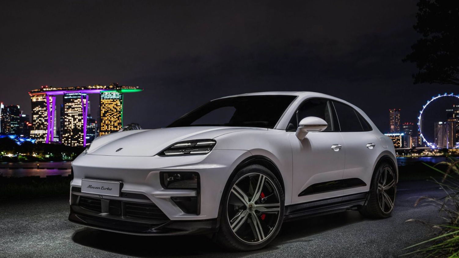 Porsche Macan Turbo - front