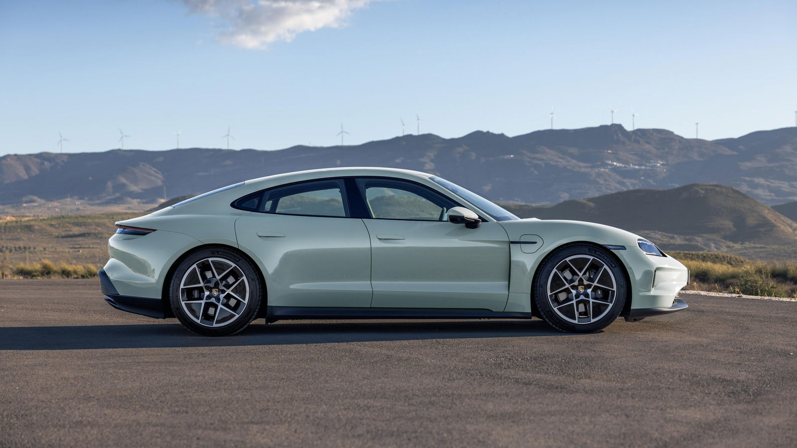 2024 Porsche Taycan - side