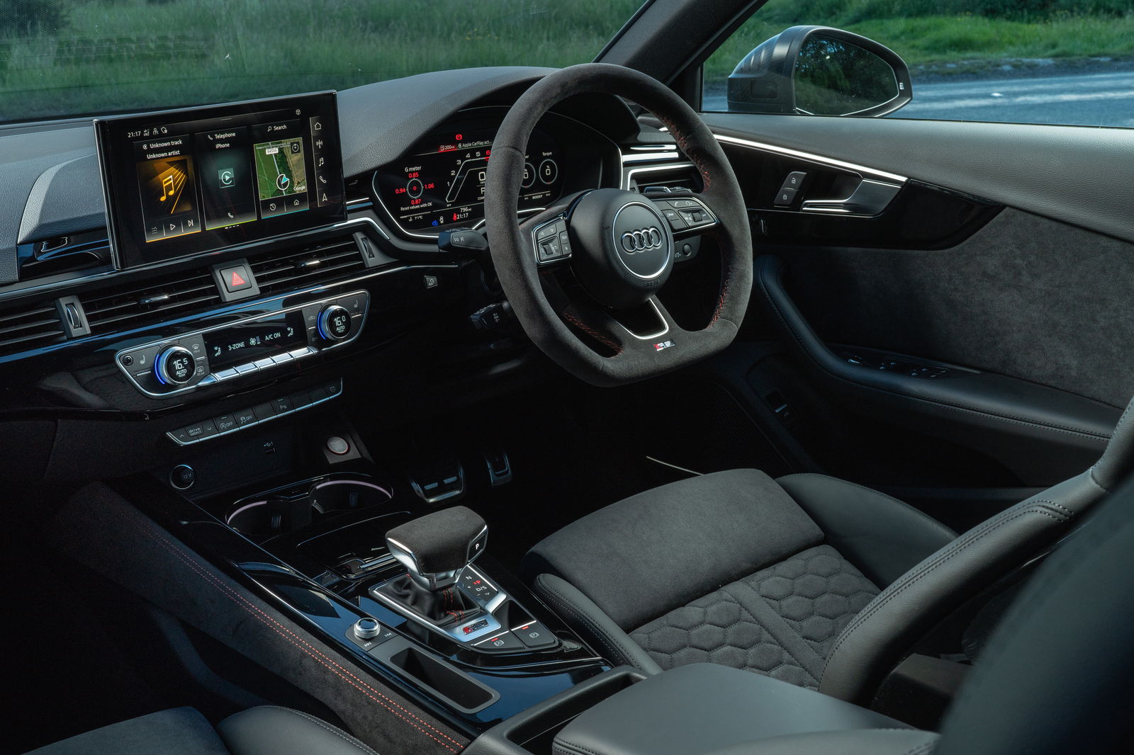 Audi RS4 Competition - interior