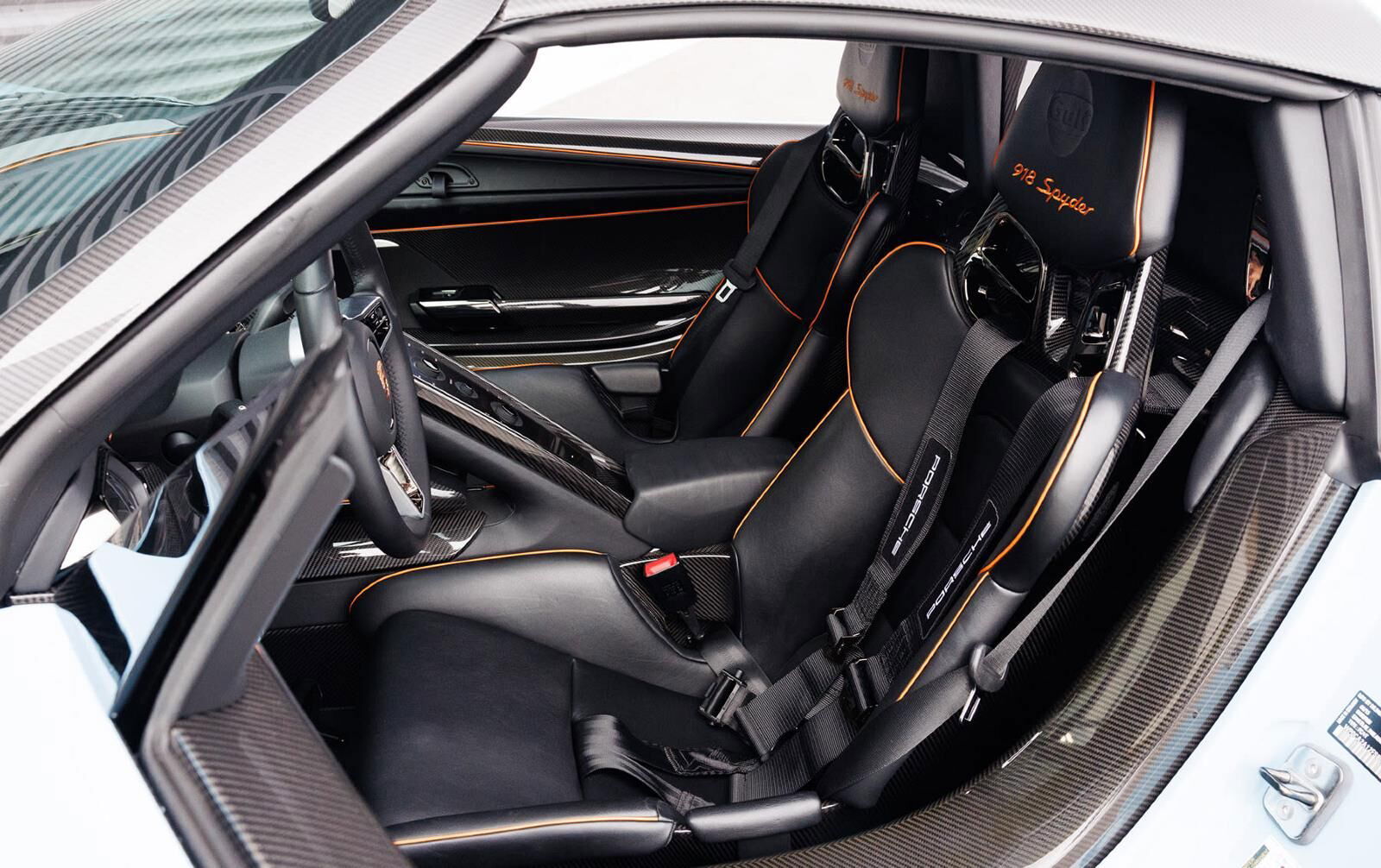 Porsche 918 Spyder - interior