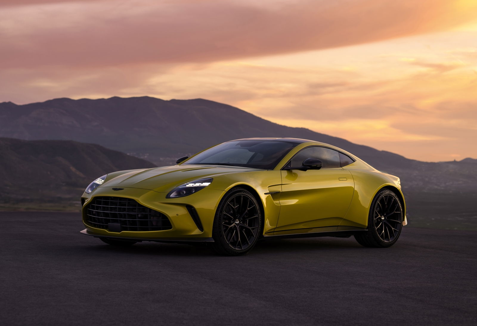 2024 Aston Martin Vantage - front