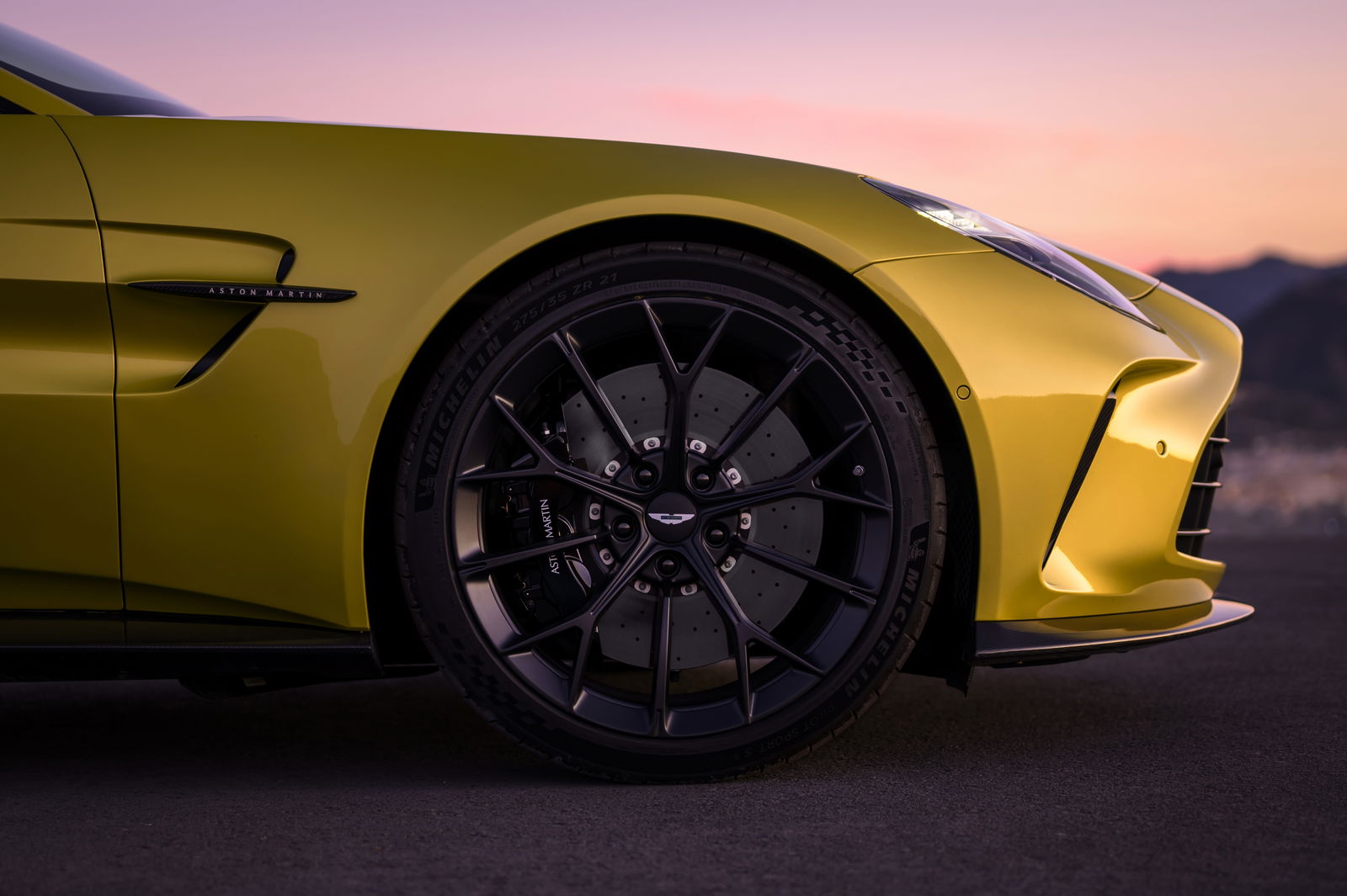 2024 Aston Martin Vantage - front wheel