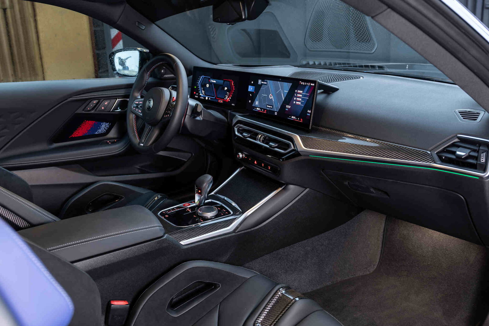 Manhart MH2 - interior