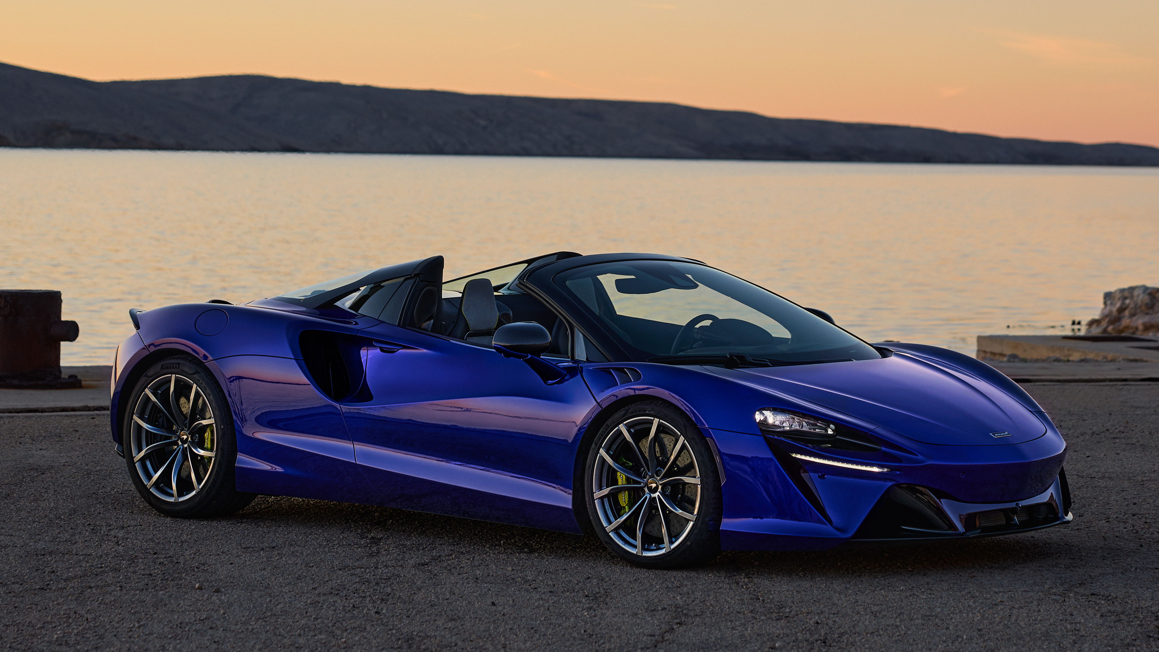 McLaren Artura Spider - front