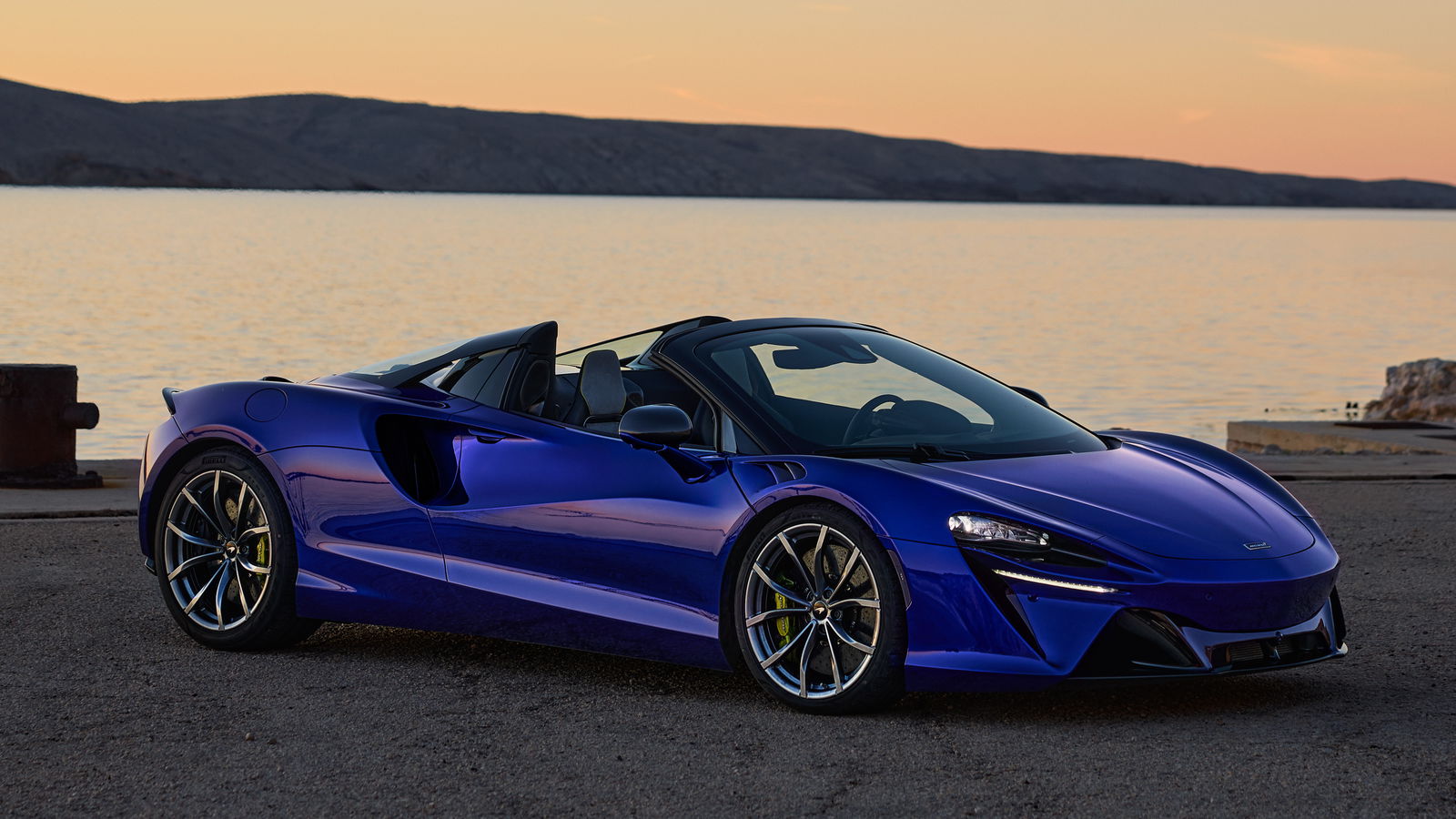 McLaren Artura Spider - front