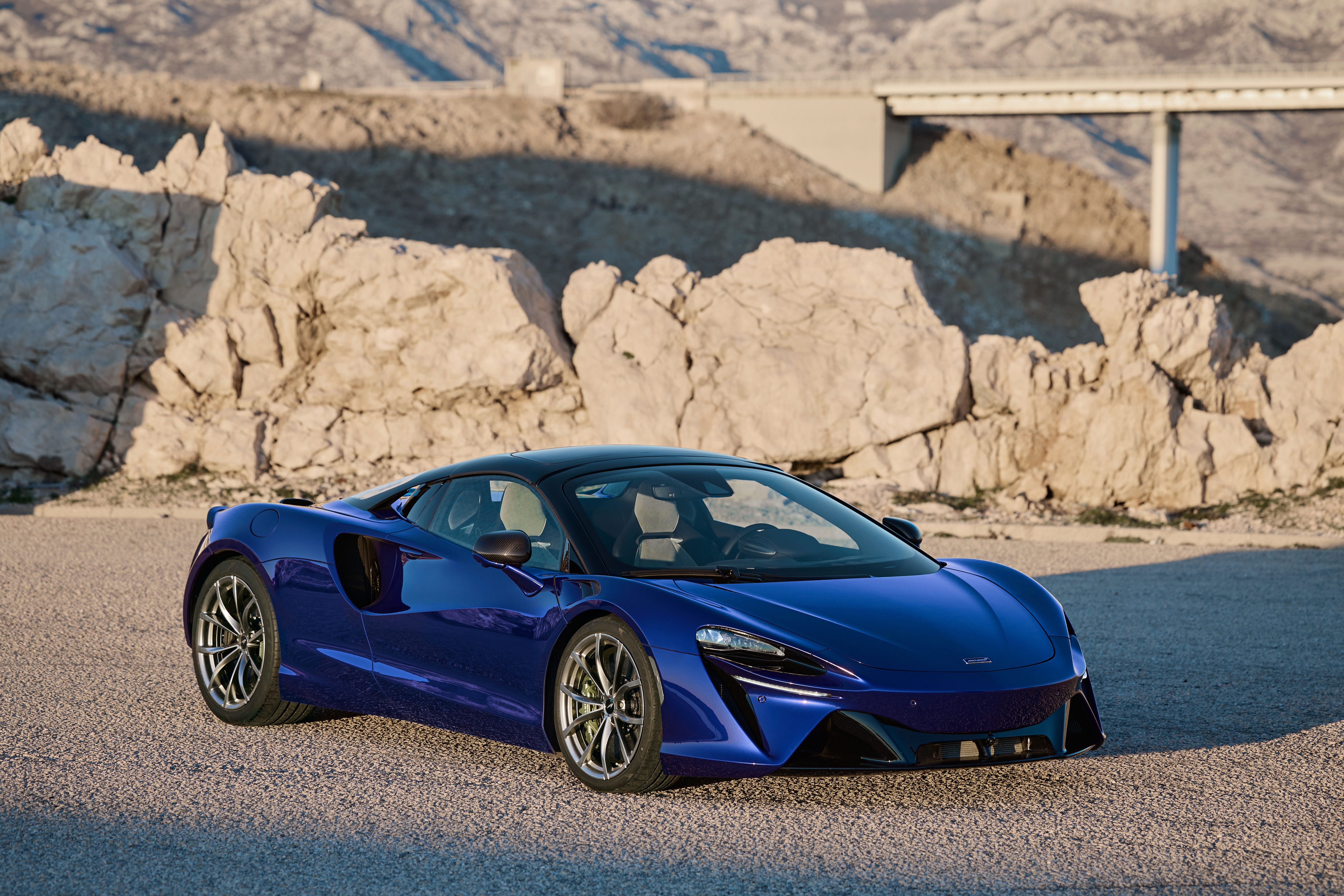 McLaren Artura Spider - roof up