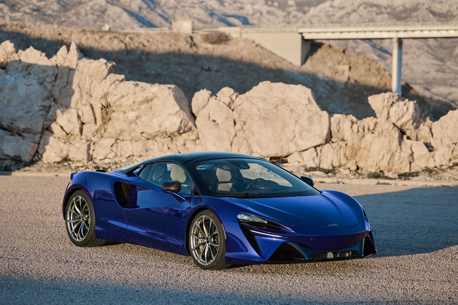 McLaren Artura Spider - roof up