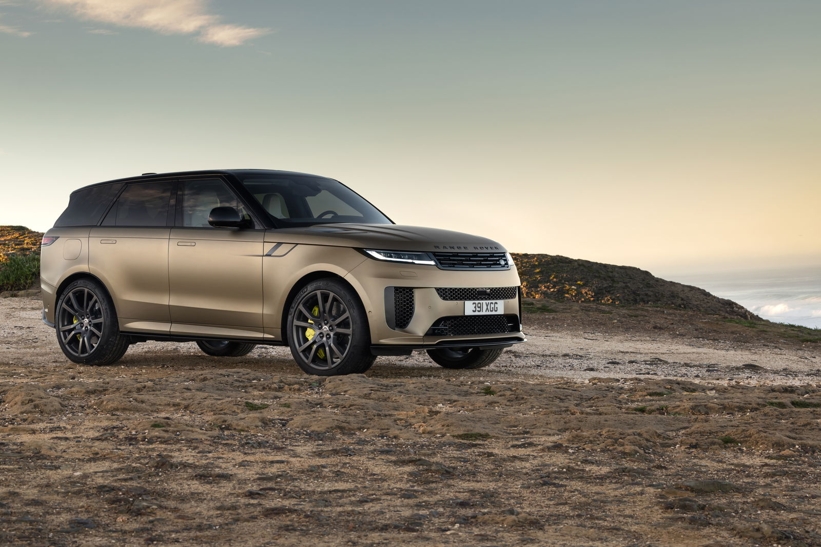 Range Rover Sport SV - front