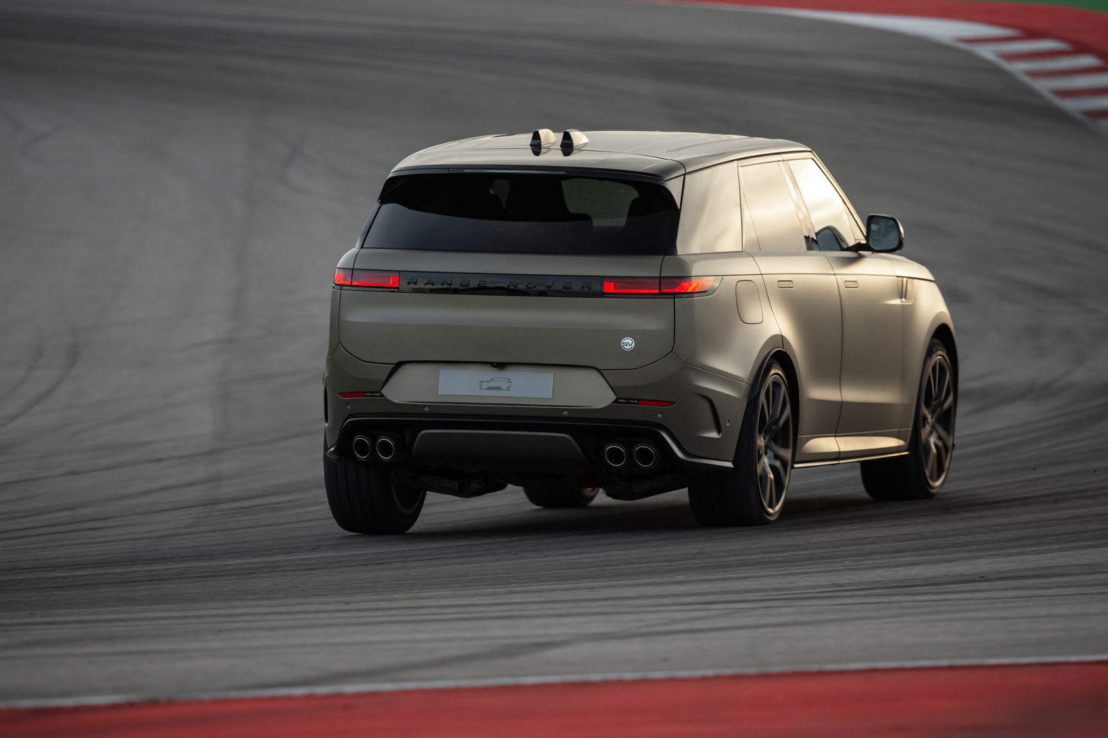 Range Rover Sport SV - track driving