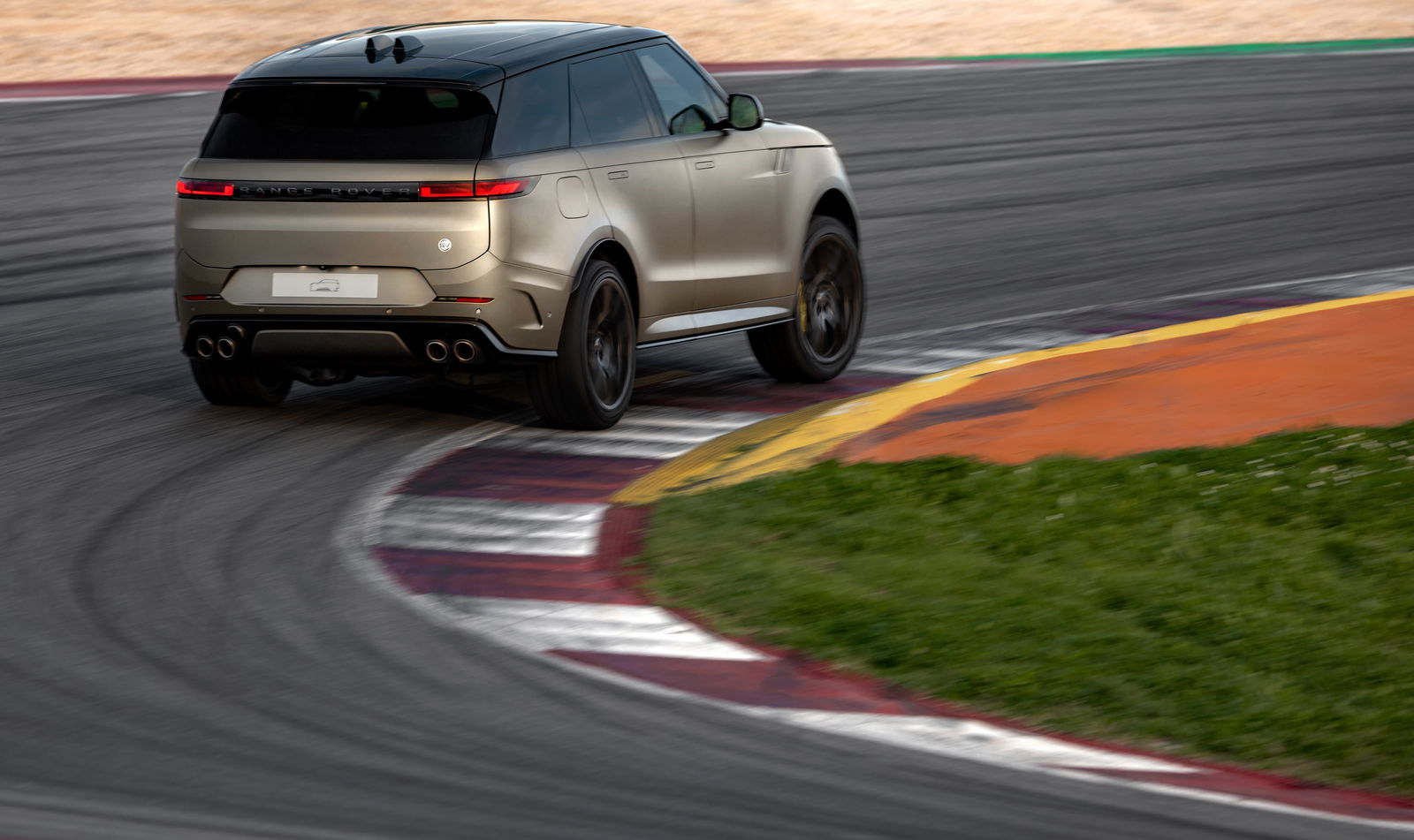 Range Rover Sport SV - track driving