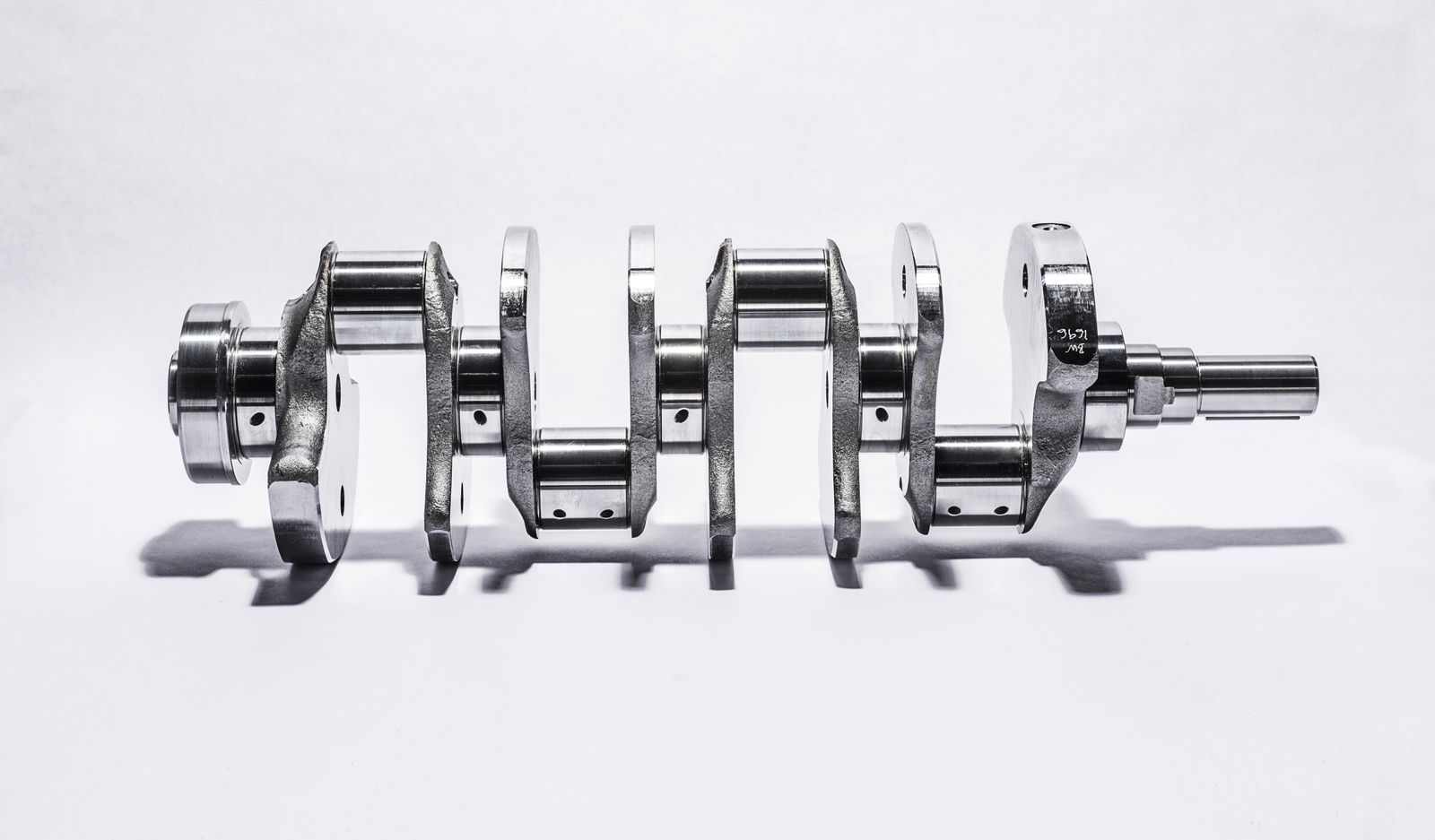 Flat-plane crankshaft from a 2015 Ford Mustang GT350