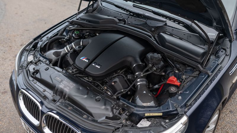 BMW M5 Touring - engine bay