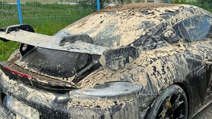 Flood-damaged Porsche 718 GT4 RS - rear
