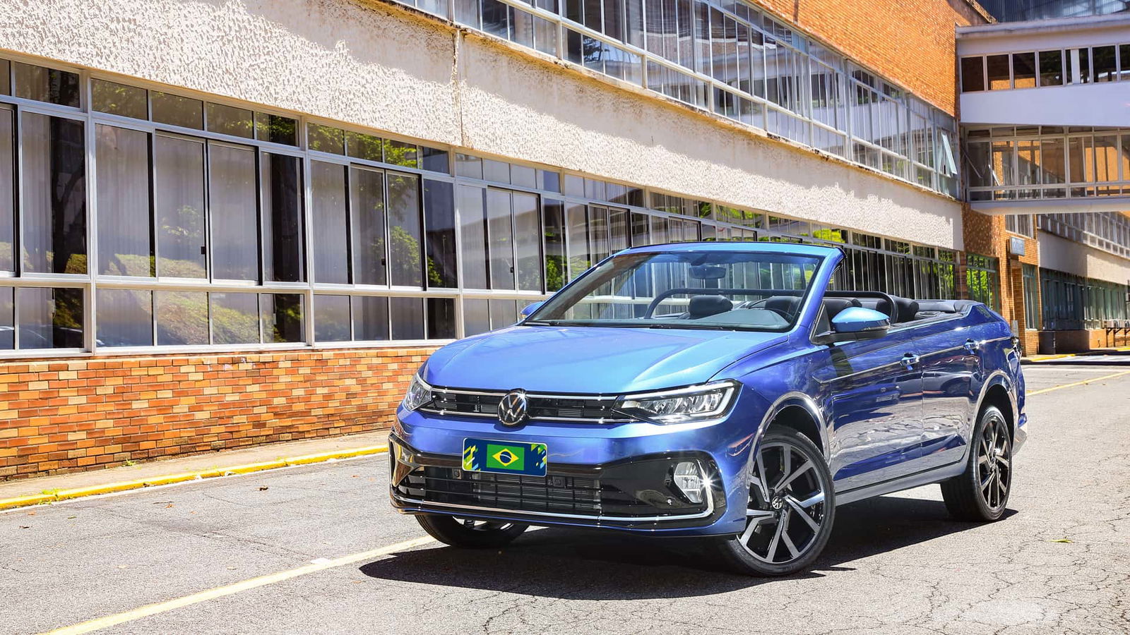 Open-top Volkswagen Virtus - front