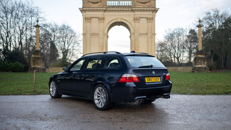BMW M5 Touring - rear