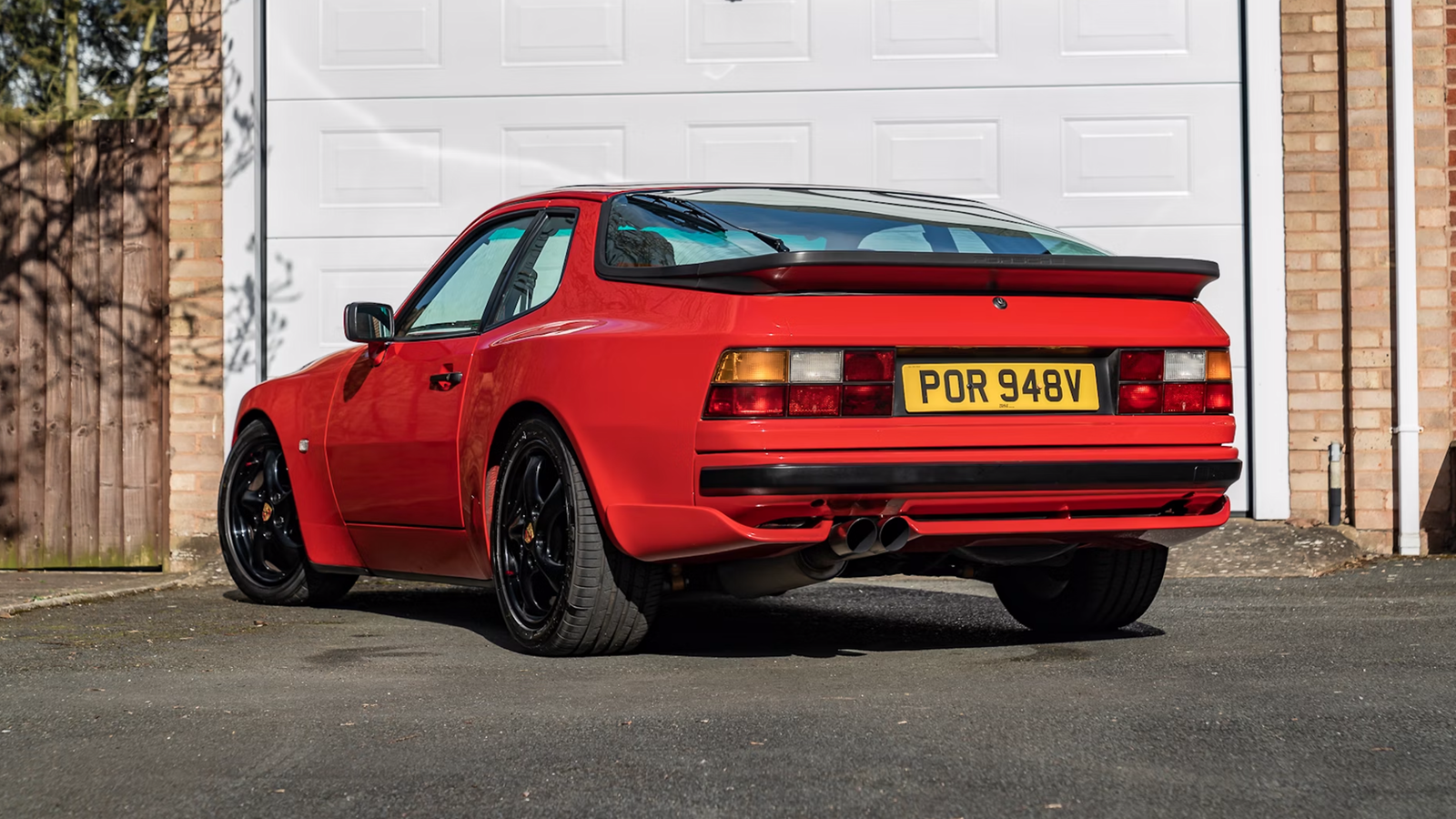Porsche 944 Turbo V8, rear
