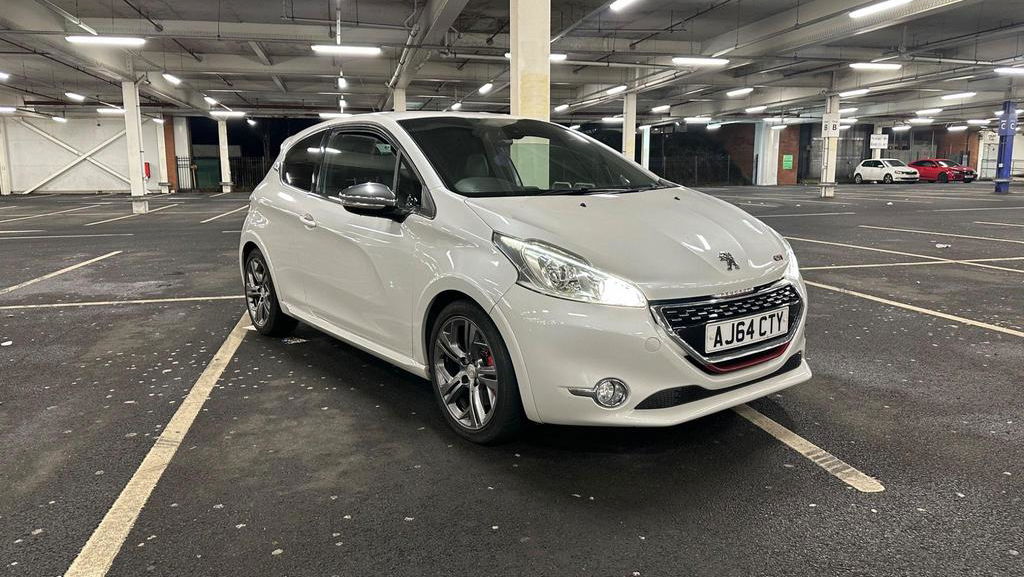 Peugeot 208 GTi - front