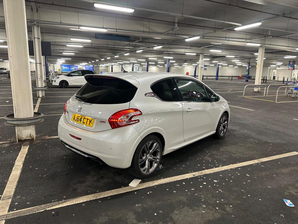 Peugeot 208 GTi - rear