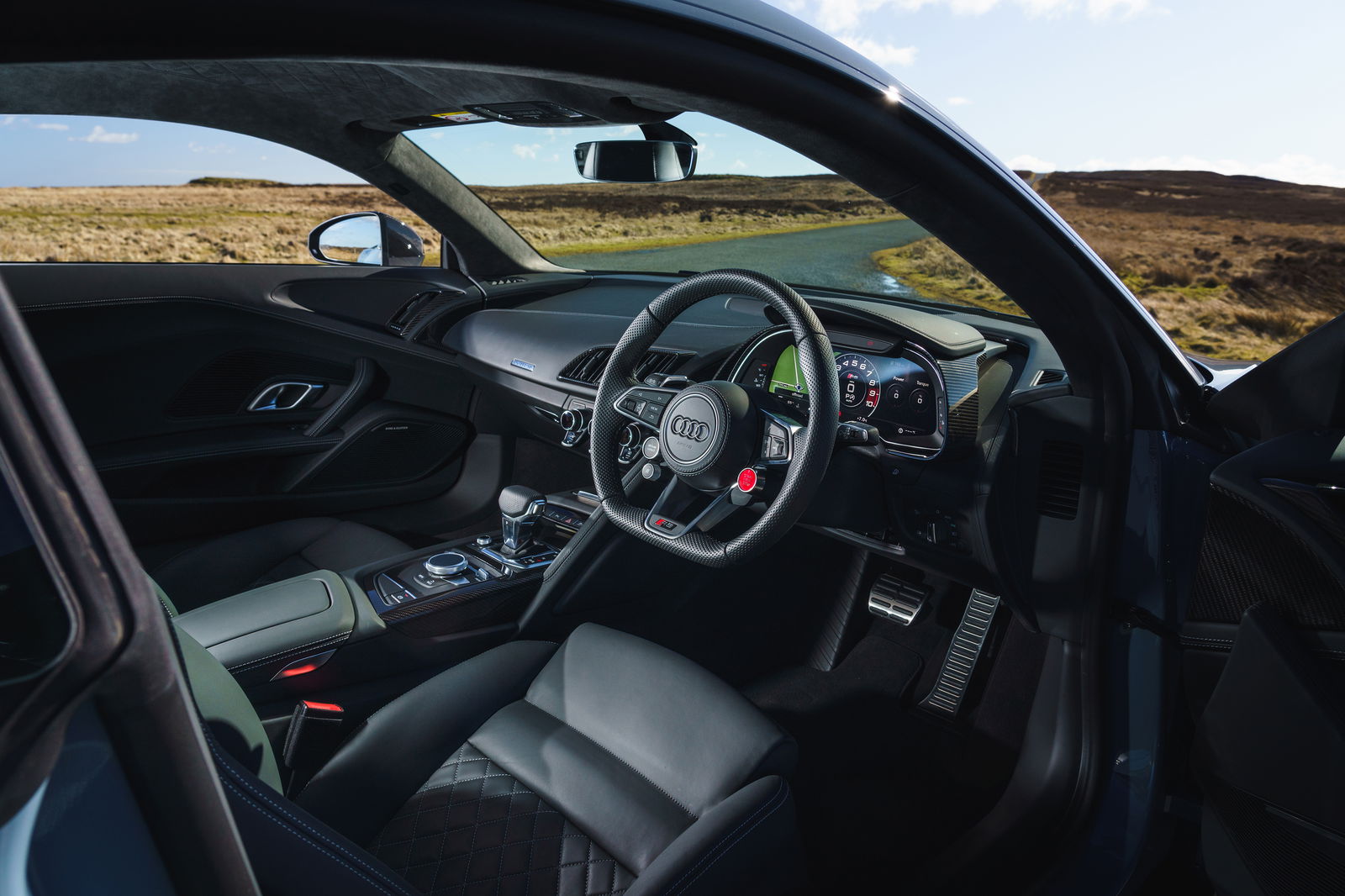 Audi R8 - interior