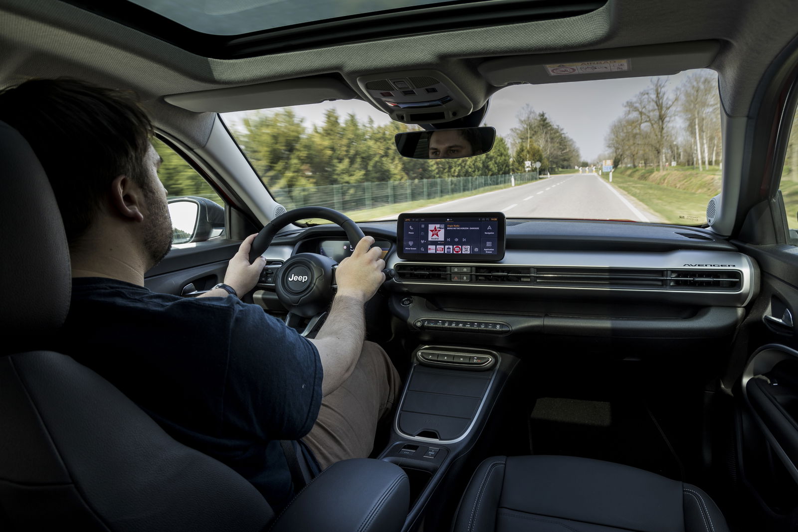 Jeep Avenger e-Hybrid - interior