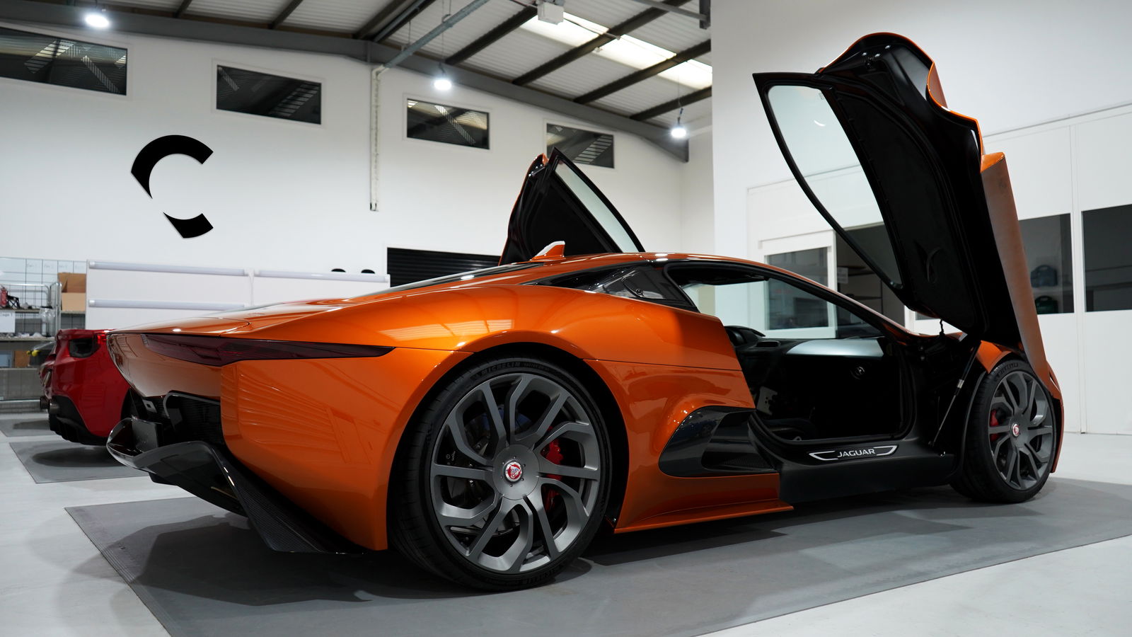 Jaguar C-X75 - doors open