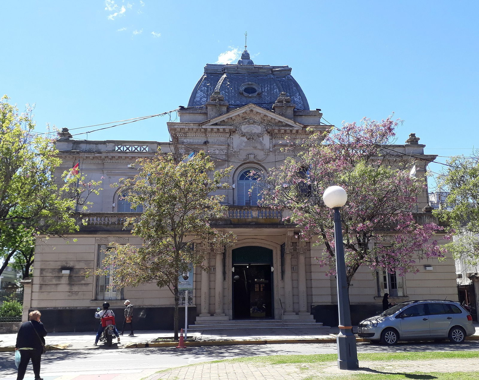 The Municipal Palace of Casilda, Argentina (image via Emilce Llacza/Wikimedia Commons)