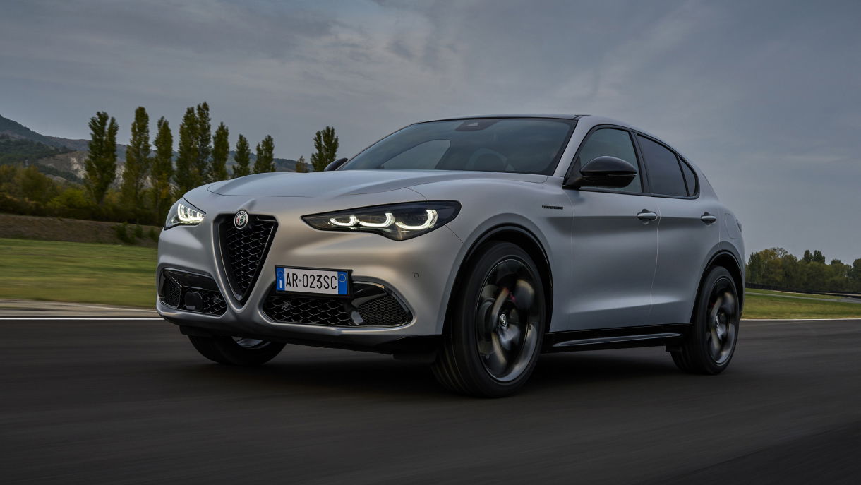 Alfa Romeo Stelvio - front