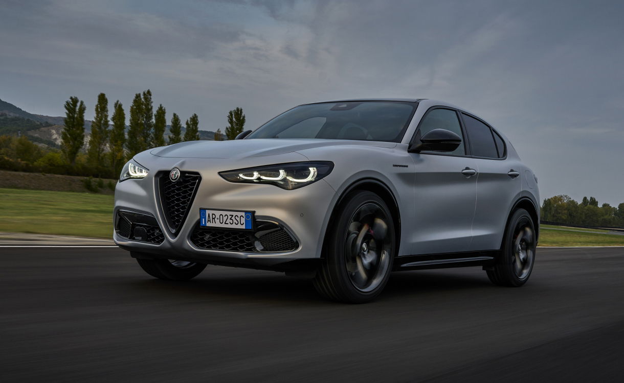 Alfa Romeo Stelvio - front