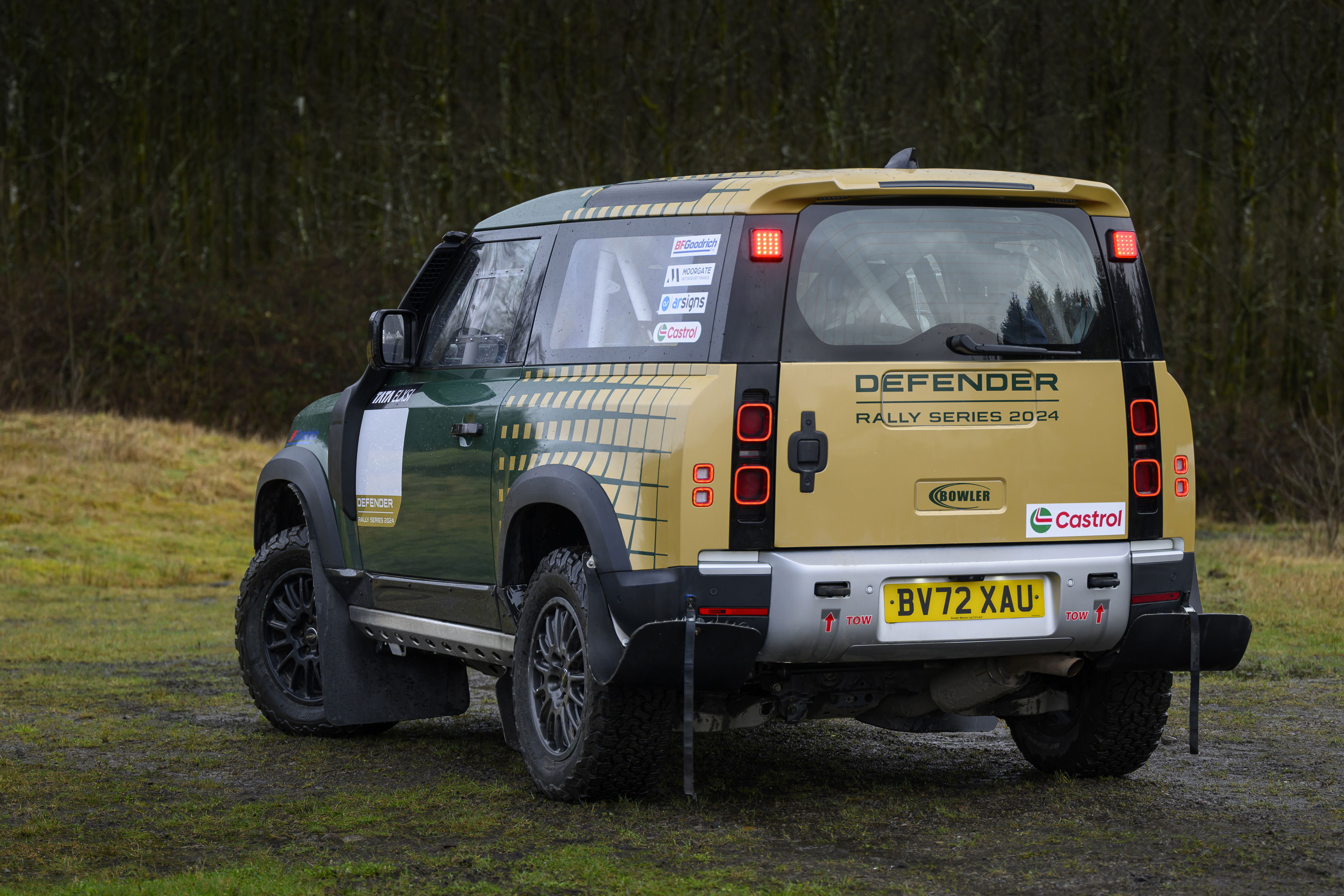 Bowler Defender, rear 3/4