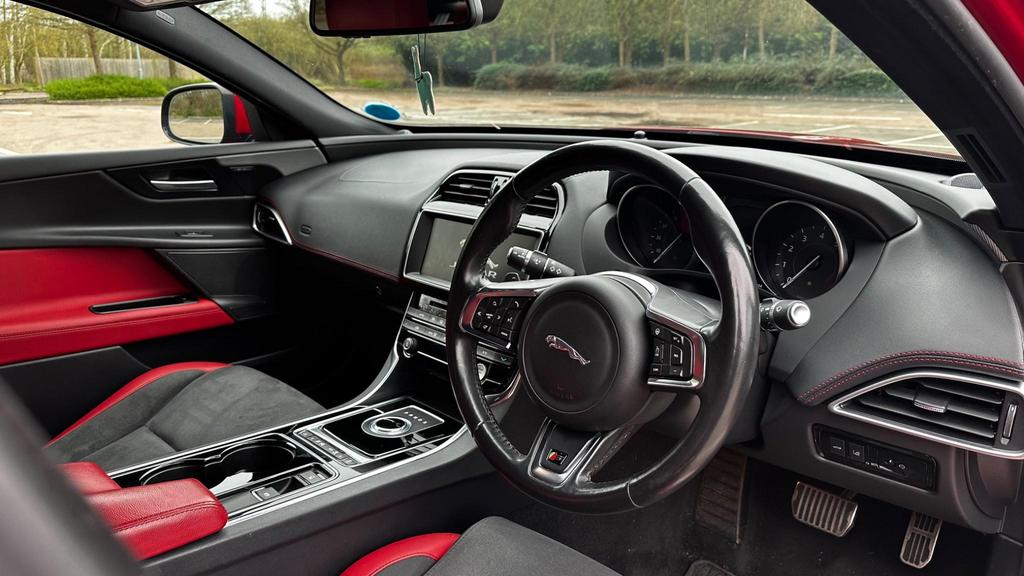 Jaguar XE S - interior