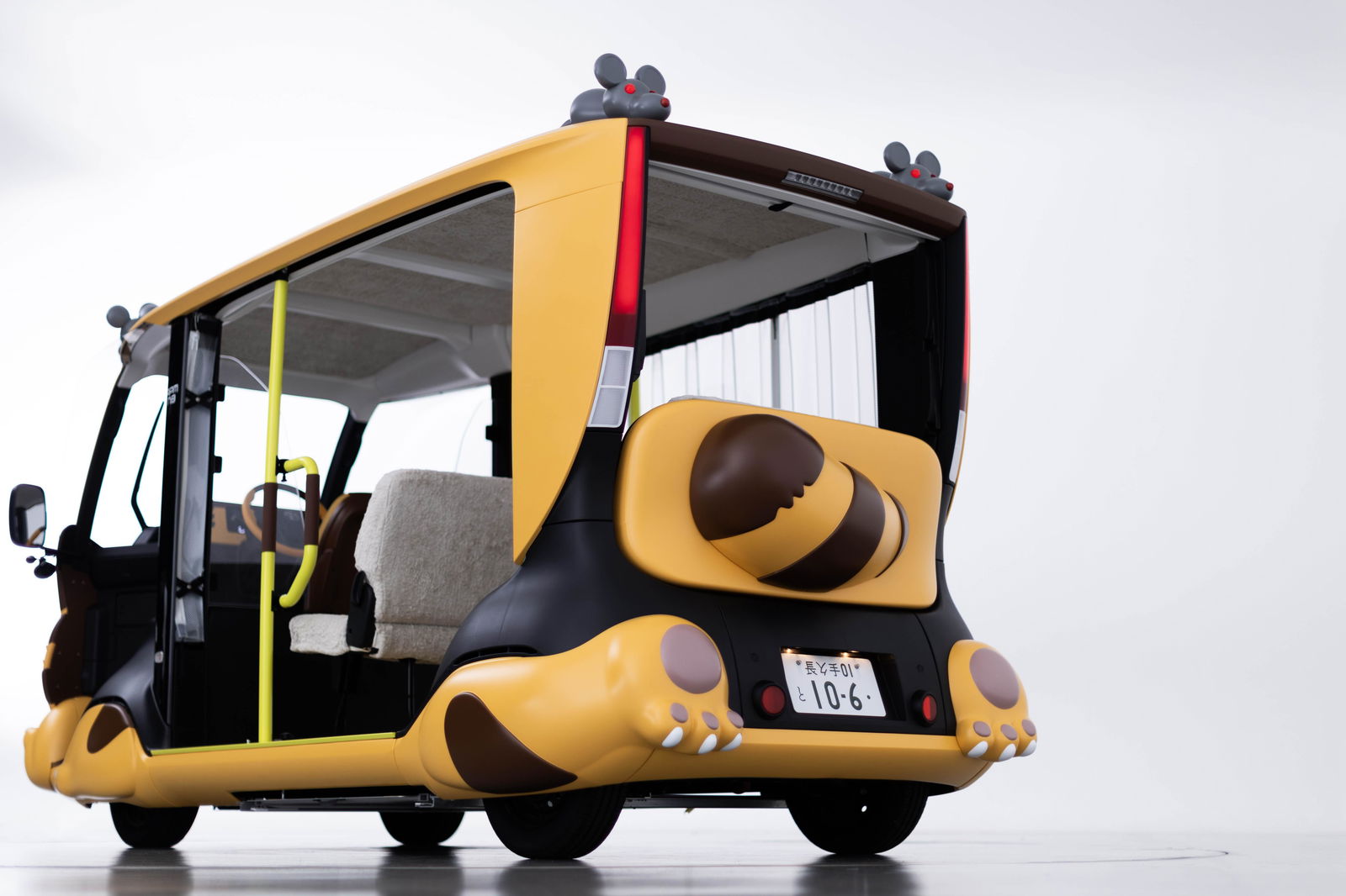 Toyota APM Cat Bus, rear