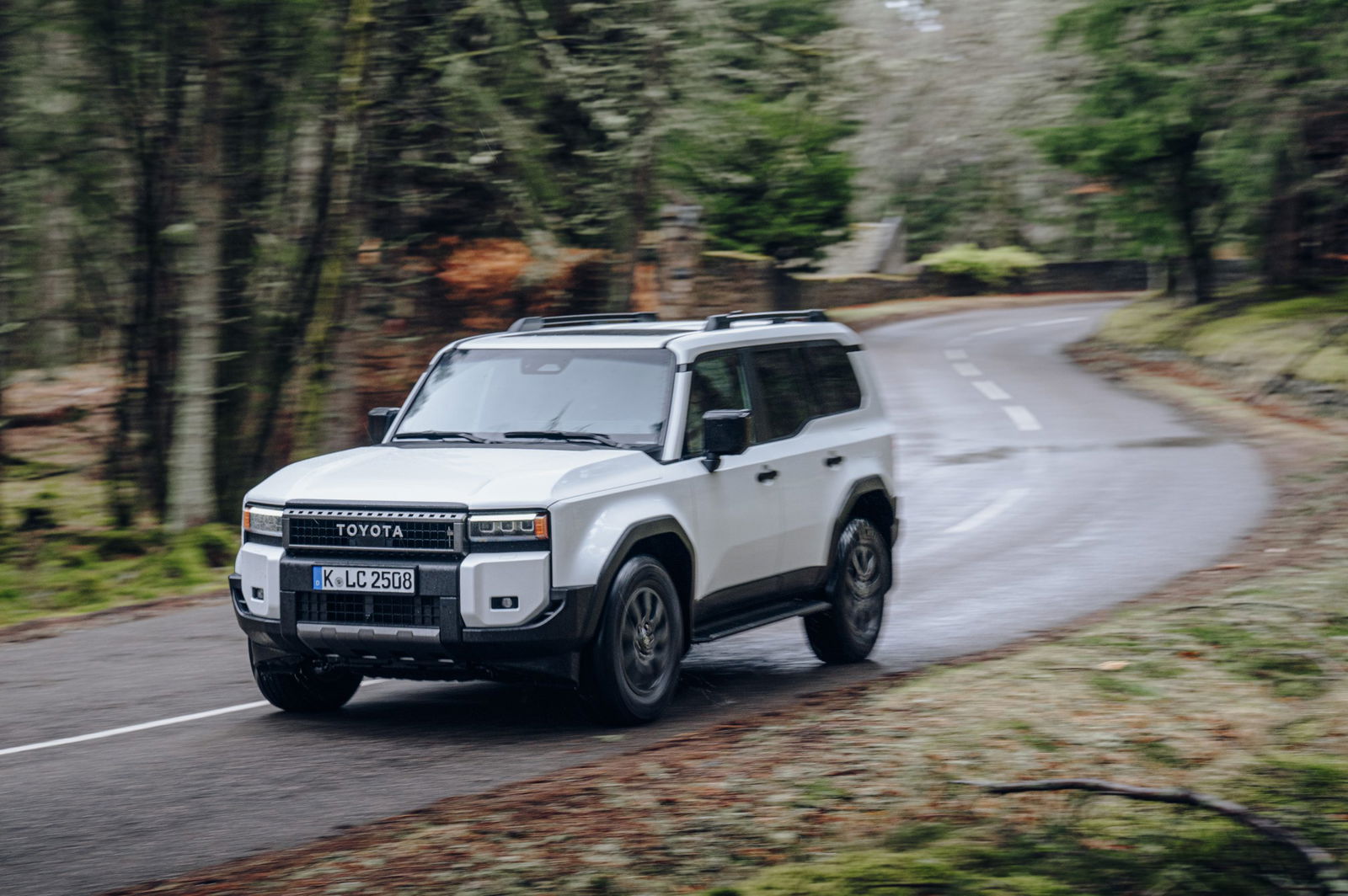 Toyota Land Cruiser J250 Invincible - front